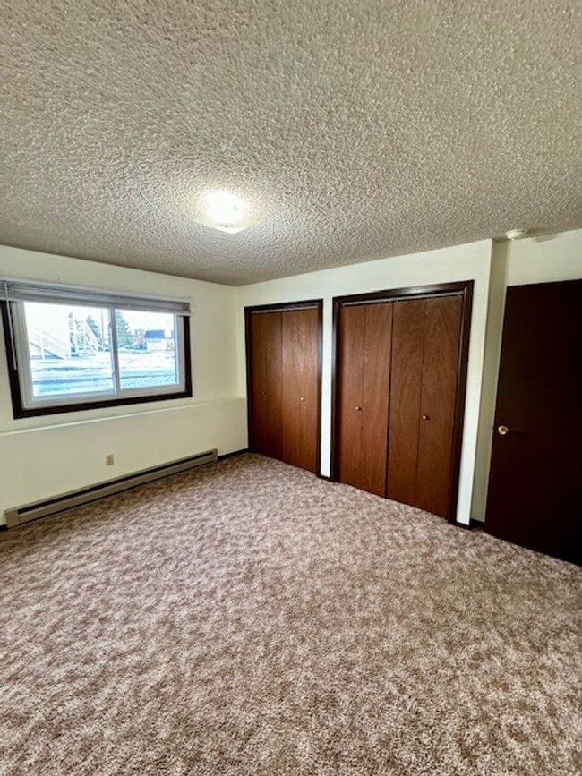 Building Photo - Charming 2-Bedroom Apartment Near MSU – Ca...