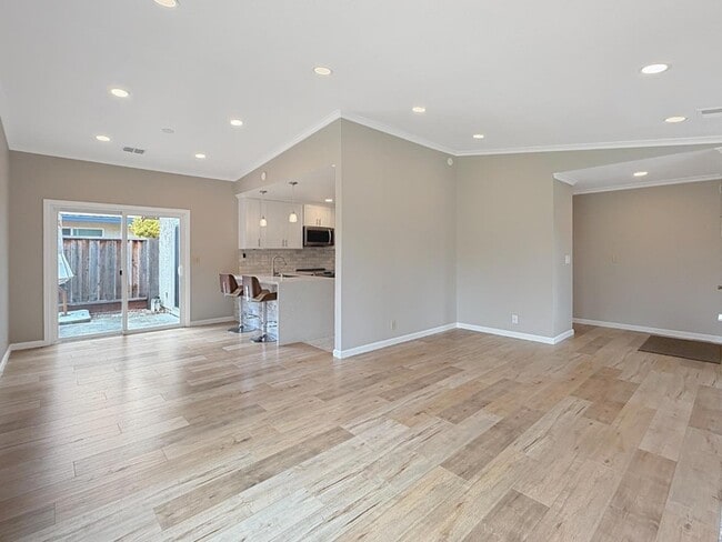Building Photo - 5935 Woodbine Pl