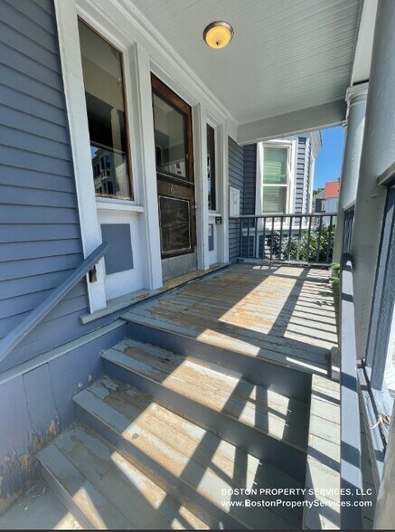 Building Photo - 65 Hillside St