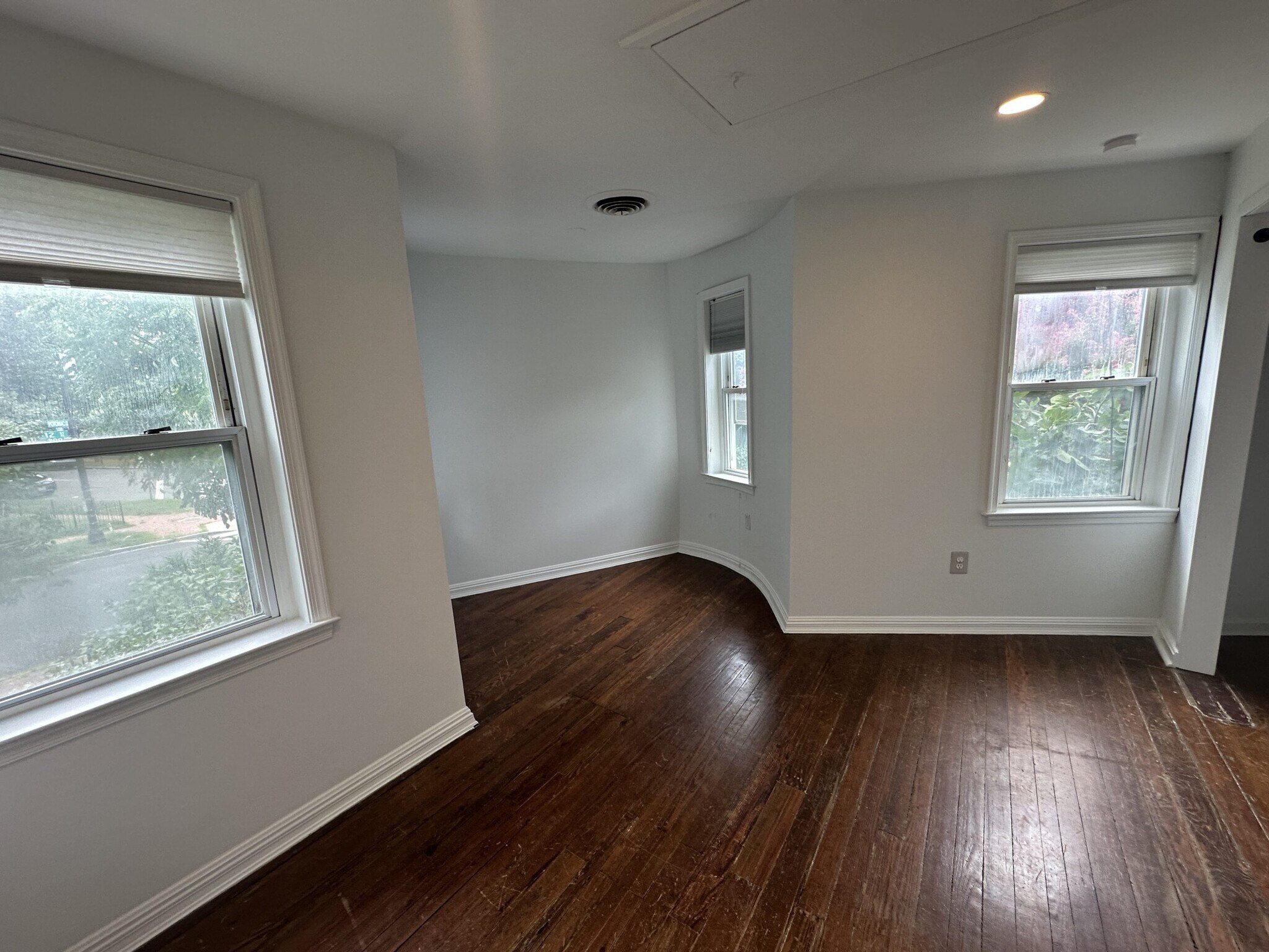 Building Photo - 1130 K St SE
