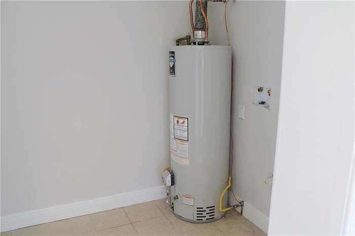 Building Photo - 4748 Newlands St