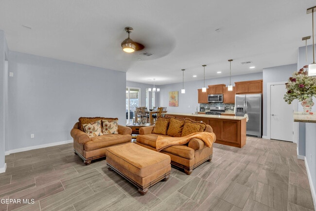 Building Photo - 12631 Mark Twain Ave