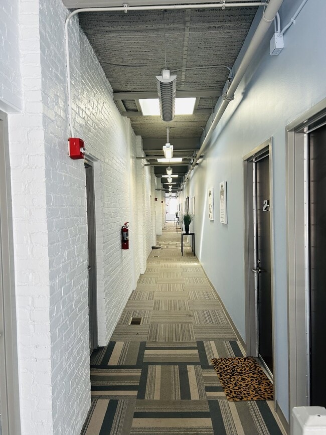 Building Photo - Downtown Living: 1 Bdrm/1 Bath Condo in Fulton Motor Lofts with reserved parking! Available Now!