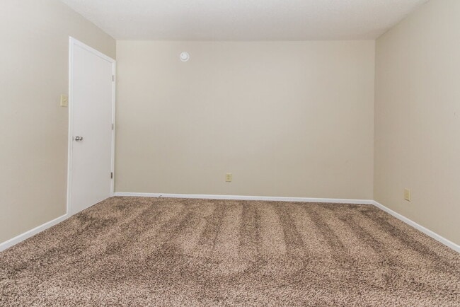 Building Photo - 2832 Ludwig Dr