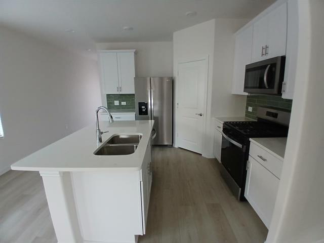 Building Photo - 600 Clover Crk Dr