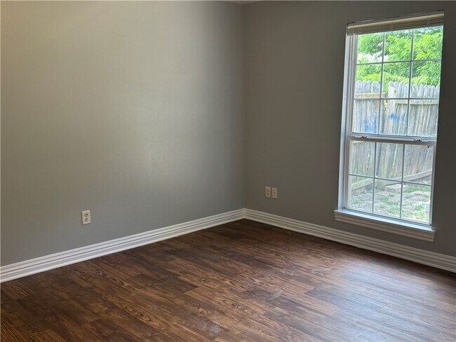 Building Photo - 860 Mockingbird Ln