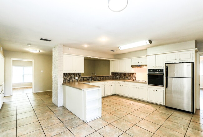 Building Photo - 2517 33rd St