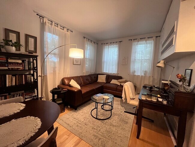 Primary Photo - 1662 Commonwealth Ave