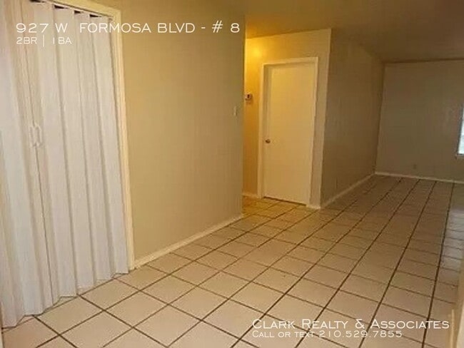 Building Photo - 927 W. Formosa #8, San Antonio, TX. 78221