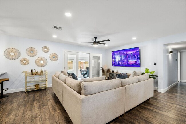 Building Photo - 8259 E Mulberry Ln