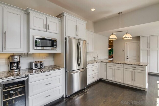 Building Photo - 657 Westbourne St