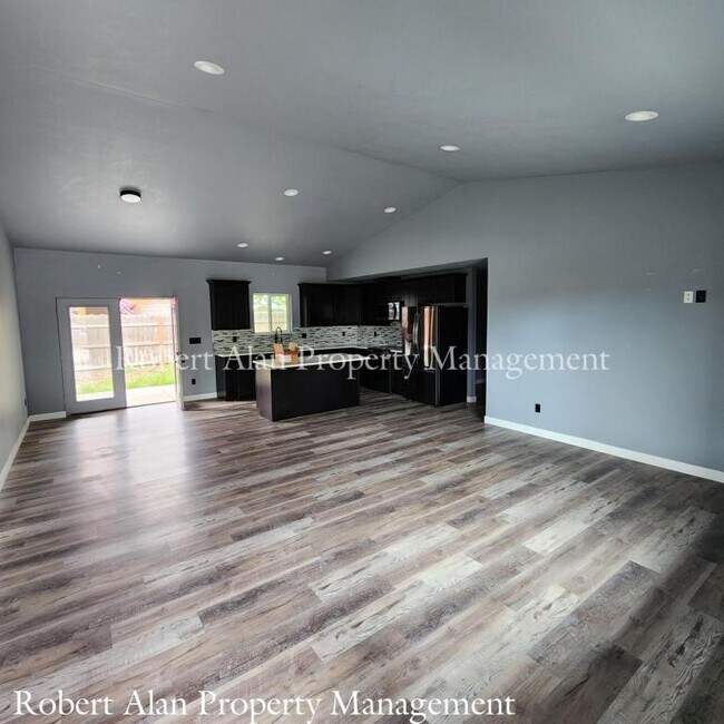 Primary Photo - 1255 Stonewood Ct