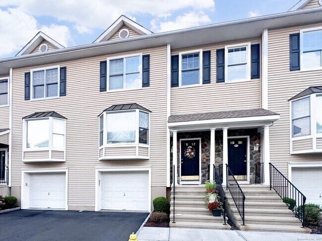 Building Photo - 15 Scuppo Rd