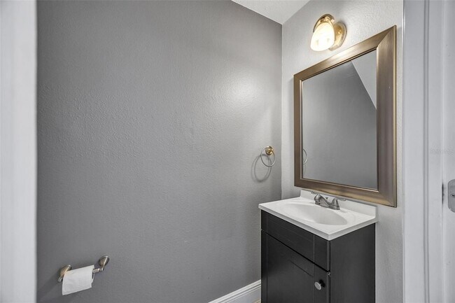 Building Photo - 6127 Bayside Key Dr