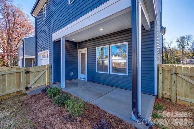 Building Photo - 1237 Eastway Dr