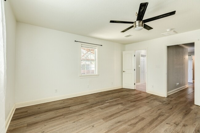 Building Photo - 1614 Avenue F