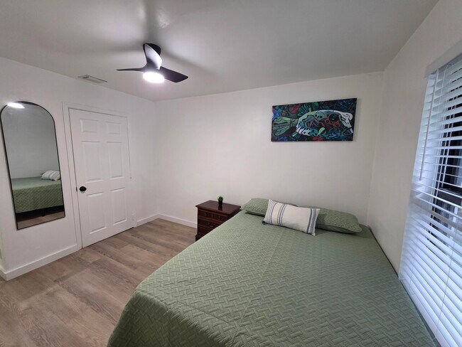 Building Photo - 320 Sterling Ave