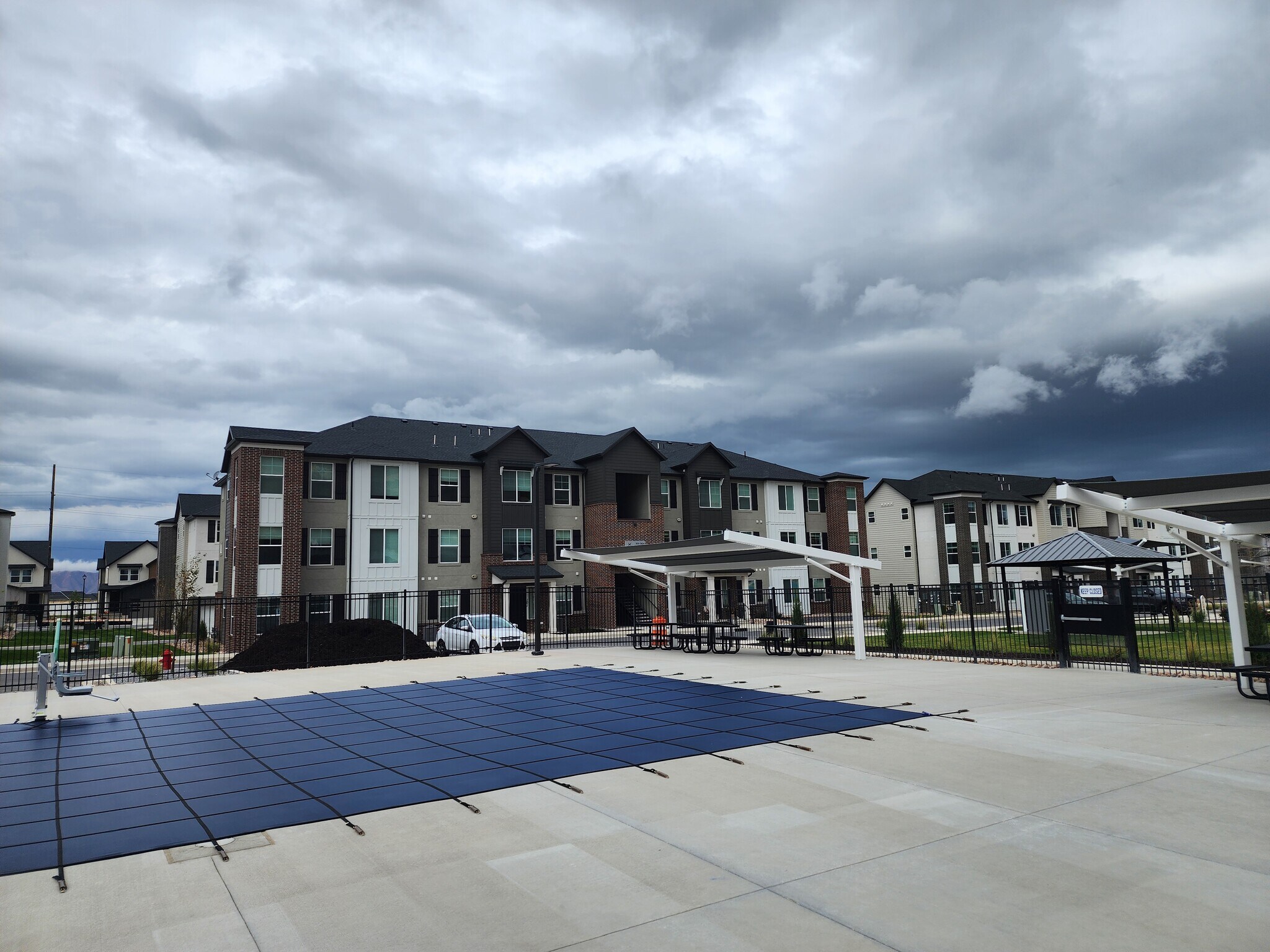 Building Photo - 4735 S Alder Dr