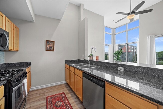 Building Photo - 2121 S Kinnickinnic Ave
