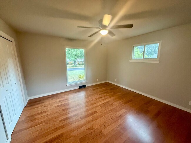 Building Photo - 316 Marzee Ann Dr
