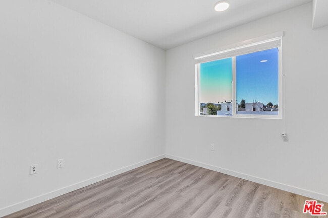 Building Photo - 10824 Blix St