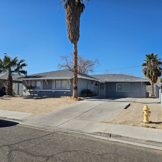 Building Photo - Upgraded 5-Bedroom Home with Open Floor Plan & Large Lot!