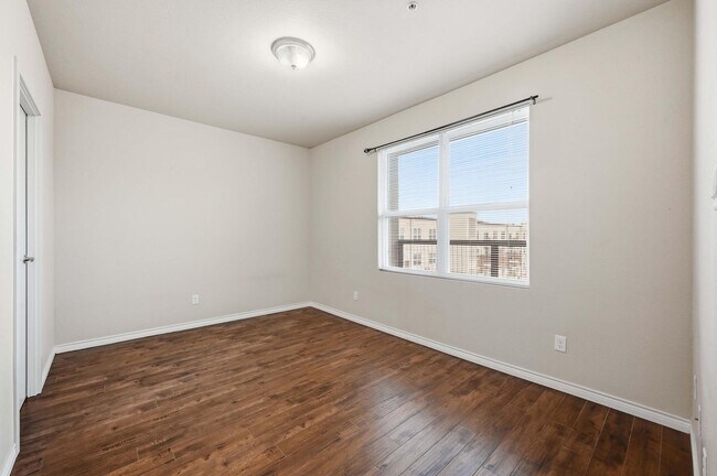 Building Photo - Beautiful Condo in Carrollton!