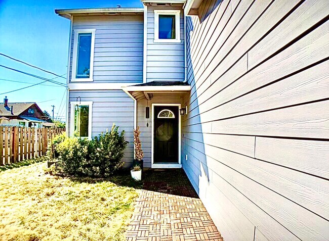 Building Photo - 8010 SE Henry St