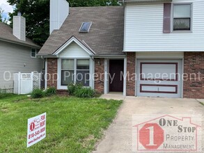 Building Photo - Cozy 2 Bedroom Duplex with Loft & Garage –...