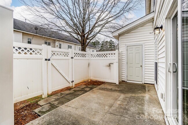 Building Photo - 6429 Mallard View Ln