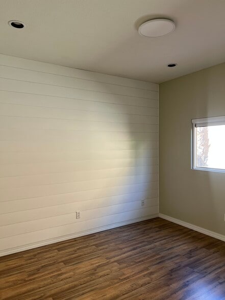 Building Photo - 7500 E Deer Valley Rd