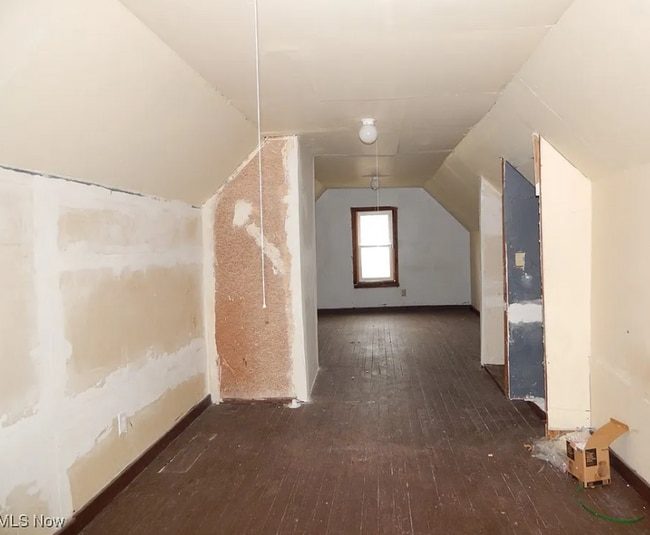 Building Photo - 10817 Hull Ave