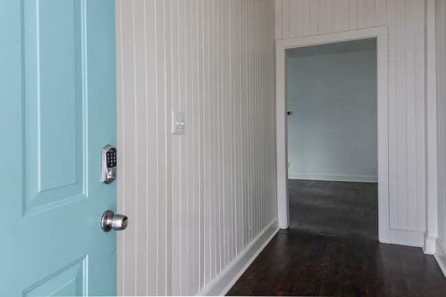 Building Photo - 679 Terry St SE