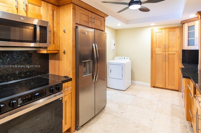 Building Photo - 145 SE 25th Rd