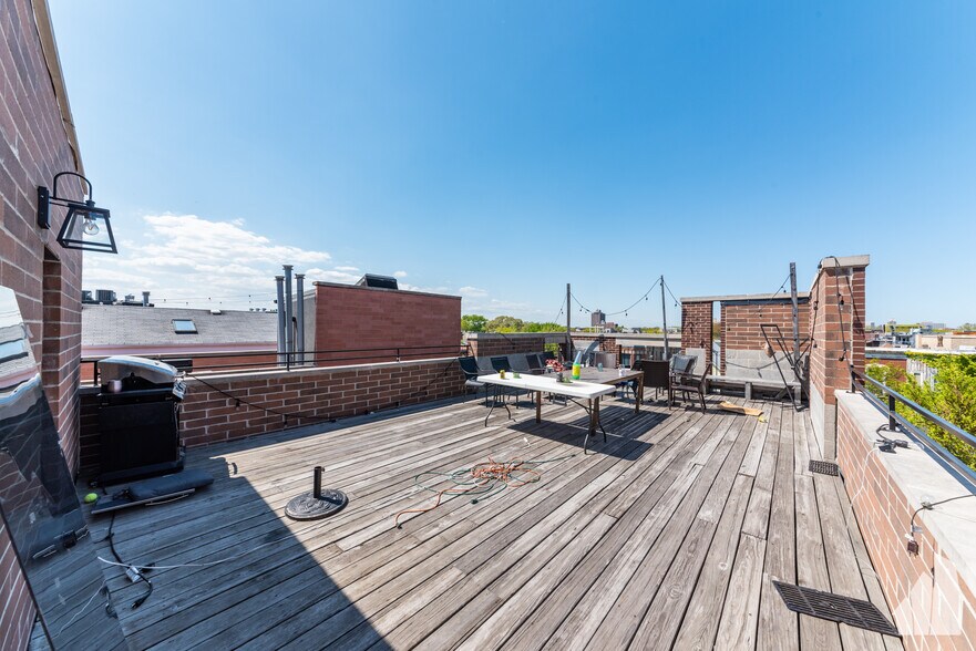 Building Photo - 1133 W Addison St