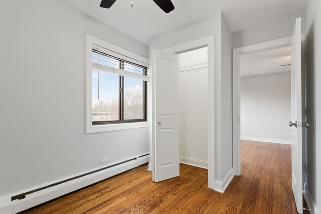 Building Photo - 6826 N Ridge Blvd