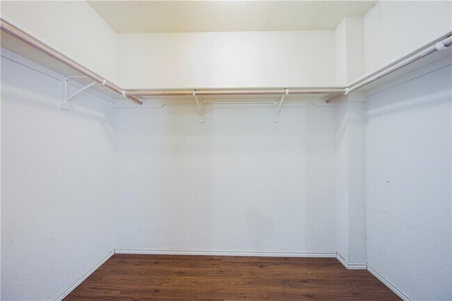 Building Photo - 1010 Laurelleaf Dr