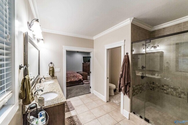 Building Photo - 1716 NE Wellman Ave