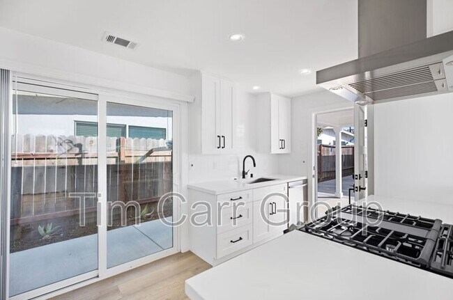 Building Photo - 243 E 20th St