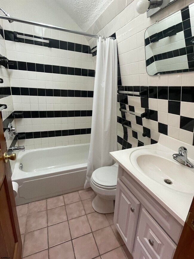 Building Photo - 202 Jefferson Ave