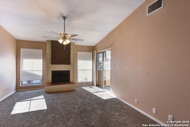 Building Photo - 2 Bedroom/2 Bath Condo San Pedro Hills Subdivsion