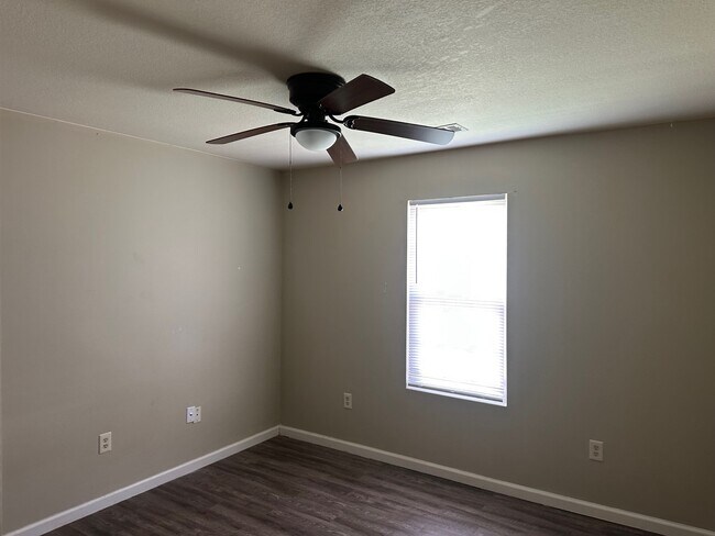 Building Photo - 403 Kiersen Ln