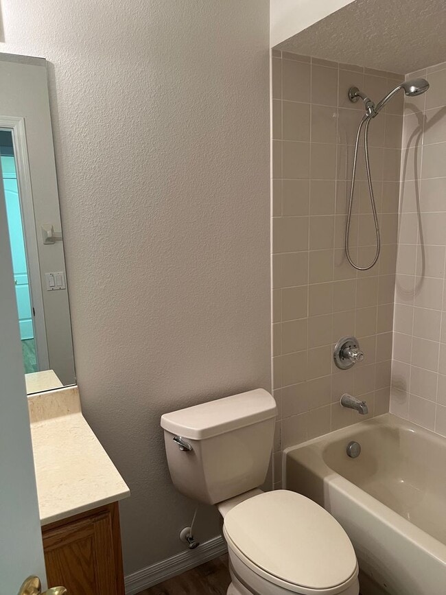 Building Photo - Fabulous 4/2 in Spring Glen Debary!