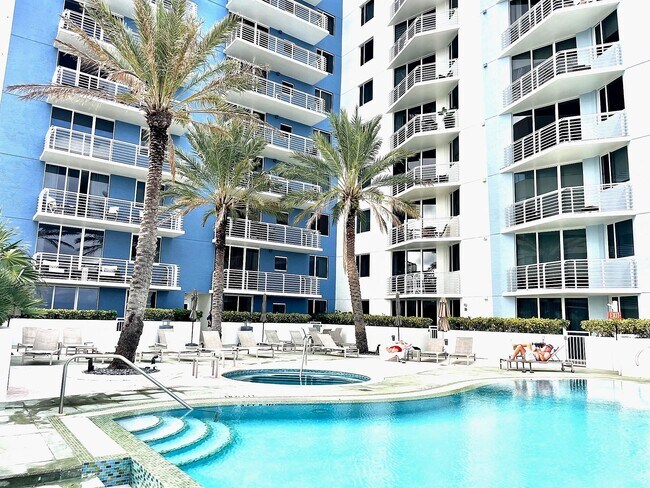 Building Photo - 1551 N Flagler Dr