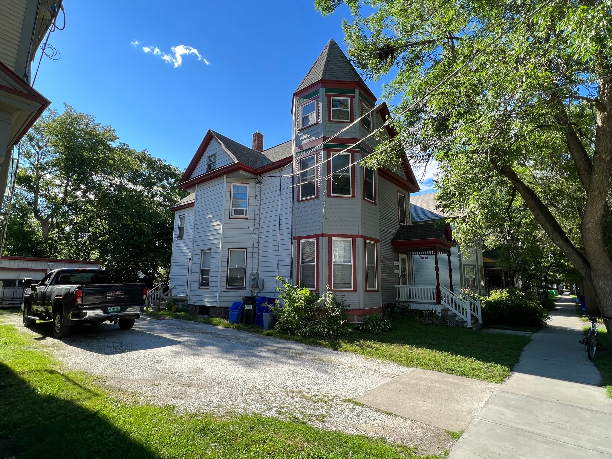 Building Photo - 19 School St