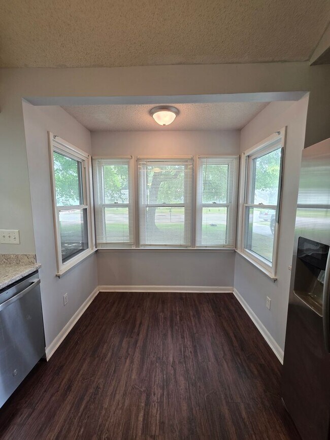 Building Photo - Charming 3-Bedroom Retreat Near Camp Lejeune's Main Gate