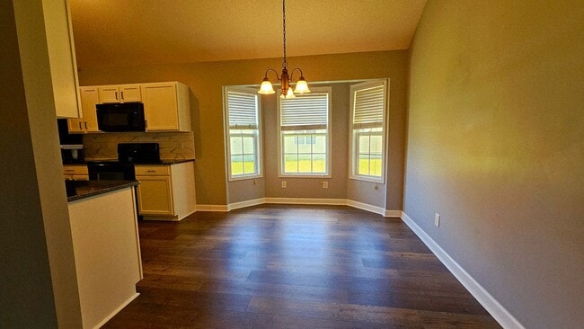 Building Photo - 3 BR 2 BA Aragona Village