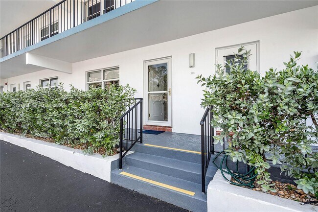 Primary Photo - 1501 S Ocean Blvd