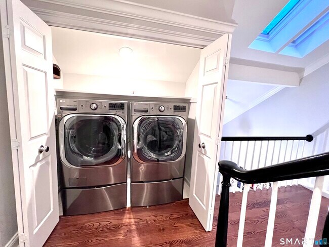 Building Photo - 32 Regents Pk