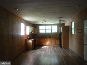 Building Photo - 4 Fern Cir
